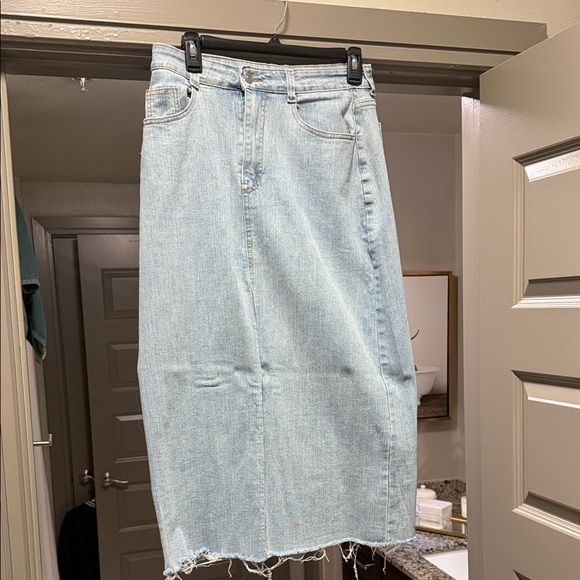 Dresses & Skirts - Jean midi skirt